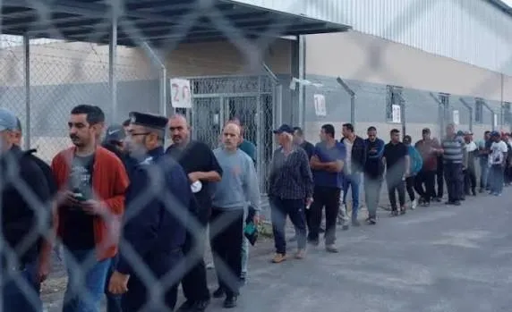 نتنياهو يتجه لتقليص العمالة الفلسطينية واستقدام 50 ألف عامل أجنبي